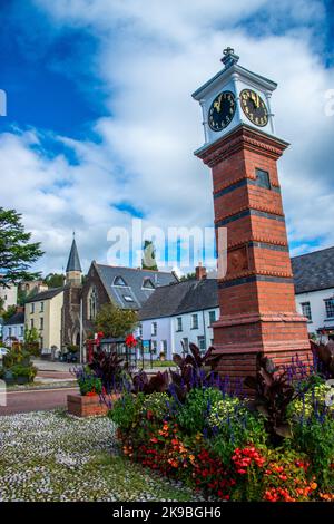 Usk in Bloom, Twyn Square, Usk, Monmouthshire, NP15. REGNO UNITO Foto Stock