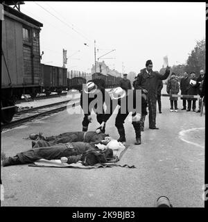 Esercizio di difesa civile. Concorso regionale per corpi di vigili del fuoco industriali e borghesi Foto Stock