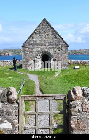 St Oran's Chapel è una cappella medievale accanto all'abbazia, situata sull'isola di Iona, nelle Ebridi interne al largo della costa occidentale della Scozia, Regno Unito Foto Stock