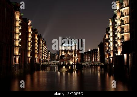 Nighly panorama sul vecchio magazzino Strict Amburgo - Hamburger Speicherstadt bei Nacht Foto Stock
