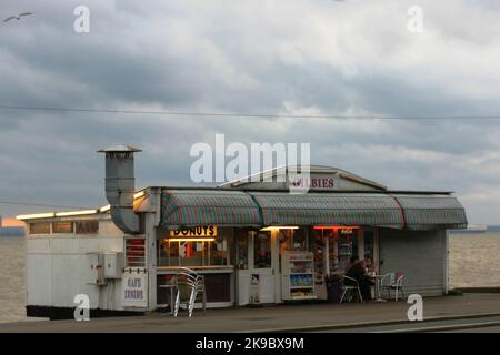 Gilbies caffè fronte mare, 2016, caffè, snack, chiosco fast food. Southend on Sea, Regno Unito Foto Stock