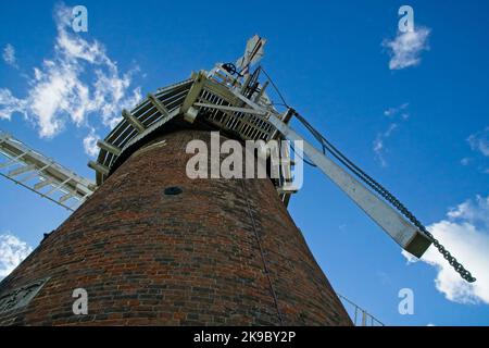 Pompa a vento di Horsey costruita nel 1912 che è un mulino a vento dall'aspetto tradizionale situato in Inghilterra Norfolk Foto Stock