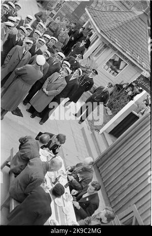 Prigionieri di guerra norvegesi, liberati dal campo di detenzione nazista Grini dopo la capitolazione della Germania. Qui alla stazione di Charlottenberg. Foto Stock