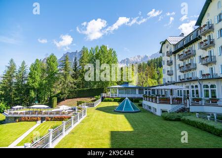 Fuori dal resort di lusso Cristallo Hotel a Cortina Foto Stock