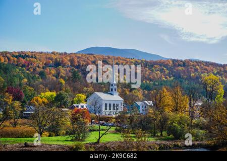 Stowe Community Church durante la caduta a Stowe, Vermont, USA Foto Stock