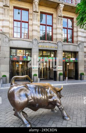 Il toro di fronte a Euronext Amsterdam (la Borsa di Amsterdam), Beursplein, Amsterdam, Paesi Bassi Foto Stock