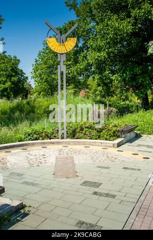 SAMOBOR, CROAZIA-22 maggio 2022: Orologio solare a Samobor Foto Stock