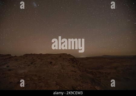 Atacama, Cile. 27th Ott 2022. Le stelle brillano sul deserto di Atacama. Il deserto di Atacama è conosciuto da una vista molto chiara del cielo stellato. Credit: Lucas Aguayo Araos/dpa/Alamy Live News Foto Stock