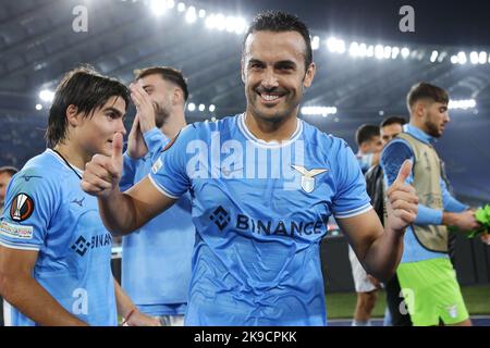 Pedro Rodriguez del Lazio celebra la vittoria alla fine della UEFA Europa League, partita di calcio del Gruppo F tra SS Lazio e FC Midtjylland il 27 ottobre 2022 allo Stadio Olimpico di Roma - Foto Federico Proietti / DPPI Credit: DPPI Media/Alamy Live News Foto Stock