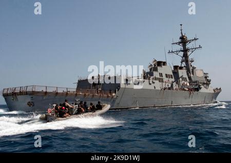 Cacciatorpediniere di missili guidati USS Winston S. Churchill (DDG 81) U.S. Navy Foto Stock