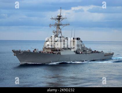 Cacciatorpediniere di missili guidati USS Stethem (DDG 63) U.S. Navy Foto Stock