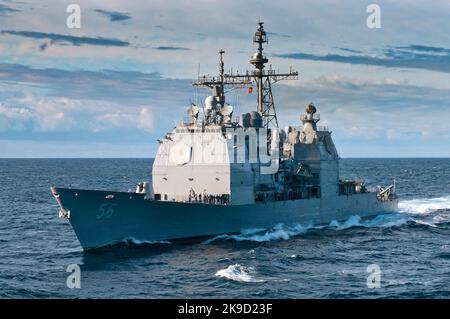 Incrociatore missilistico guidato USS San Jacinto (CG 56) U.S. Navy Foto Stock