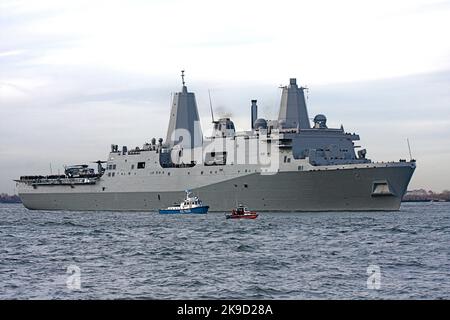 USS New York (LPD-21) Porto di trasporto anfibio di classe San Antonio Foto Stock