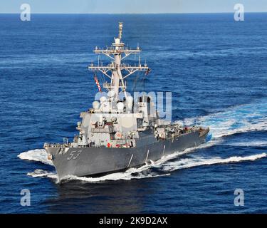 Il cacciatorpediniere missilistico guidato USS John Paul Jones (DDG 53) U.S. Navy Foto Stock