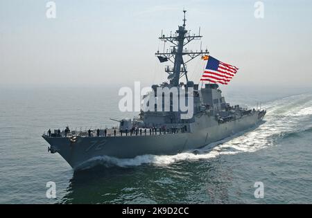 Cacciatorpediniere missilistico guidato USS Mahan (DDG 72) U.S. Navy Foto Stock