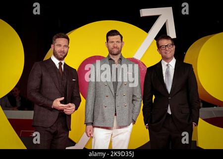 Roma Italia - 22 ottobre 2022: Luke Macfarlane (L), Billy Eichner (C) e Nicholas Stoller (R) sono presenti al tappeto rosso del film 'Bros' al 17th° Festival di Roma all'Auditorium Parco della Musica. Foto Stock