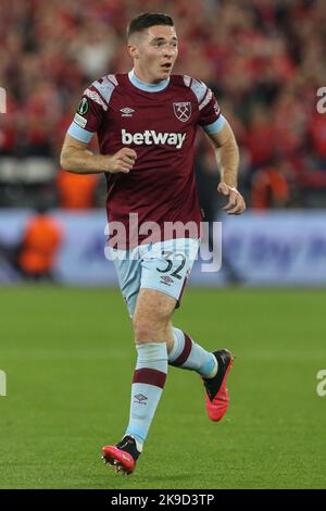 Conor Coventry #32 del West Ham United durante la partita della UEFA Europa Conference League tra West Ham United e Silkeborg allo stadio di Londra, Londra, Regno Unito, 27th ottobre 2022 (Foto di Arron Gent/News Images) Foto Stock