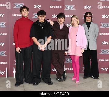 Milano, Italia. 25th Ott 2022. Vivo ospita la mostra Francesca Michielin con la presentazione dei concorrenti delle singole squadre composte da Fedez con Gaia Eleonora Cipollaro (alias Dadà), Lindae gli Omini, Ambra con Matteo Siffredi, Tropea e Lucrezia Maria Fioritti, Dargen con Beatrice Maria Visconti (alias Beatrice Quinta), Matteo Orsi e il disco Club Paradiso, Rkomi con Jacopo Rossetto (alias Iako), Santi francesi e Giorgia Turcato (Joelle). Nella foto: Credit: Independent Photo Agency/Alamy Live News Foto Stock