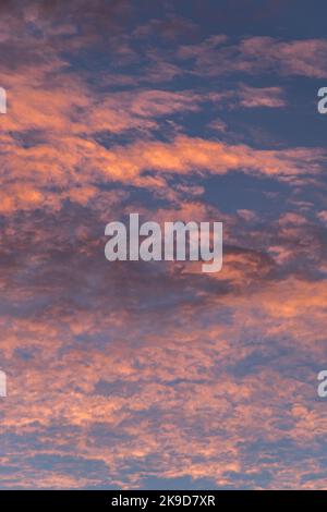 Lever de soleil nuageux - mattina alba cielo Foto Stock