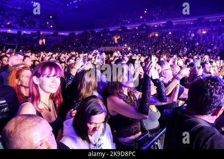 La rock band inglese The Cure suona durante un concerto all'Arena Zagreb il 27 ottobre 2022 a Zagabria, in Croazia. Foto: Luka Stanzl/PIXSELL Credit: Pixsell agenzia foto e video/Alamy Live News Foto Stock