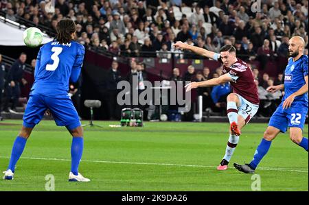 Londra, Regno Unito. 27th Ott 2022. Conor Coventry (West Ham) ha un colpo in gol durante la partita di West Ham vs Silkeborg IF UEFA Europa Conference League allo stadio di Londra Stratford. Credit: MARTIN DALTON/Alamy Live News Foto Stock