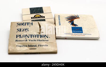 Vecchi matchbooks degli hotel Novotel South Seas Plantation Captiva Island Florida e degli hotel Days Inn negli Stati Uniti su sfondo bianco Foto Stock