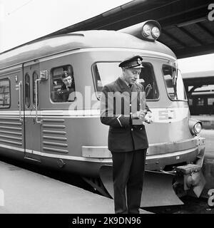 Treno più chiaro Stoccolma centrale. Ferrovie statali SJ Y0A2B 130. Foto Stock