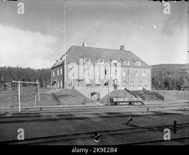 La stazione fu costruita nel 1898. Nuova casa stazione (due piani in pietra) è stato costruito nel 1917 Foto Stock
