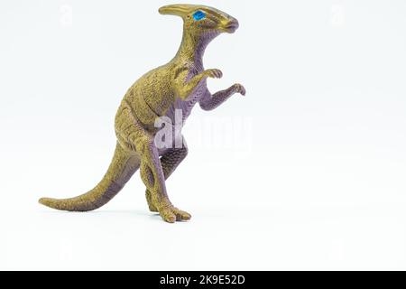 Giocattolo in plastica con dinosauro Parasaurolofo su sfondo bianco Foto Stock
