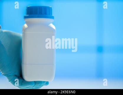 Contenitore in plastica per la conservazione di prodotti chimici e additivi alimentari Foto Stock