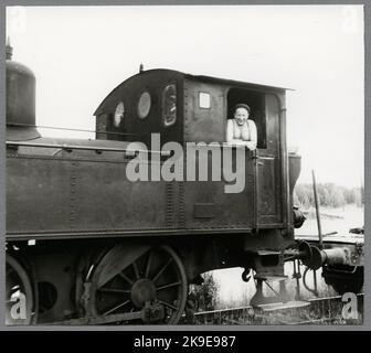 Autista LOK nella cabina del conducente presso una locomotiva a vapore. Foto Stock