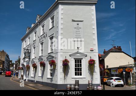 Cownwy, Regno Unito - 16 luglio 2022: Il bar Erskine Arms nel villaggio di Cownwy, Galles del Nord. Foto Stock