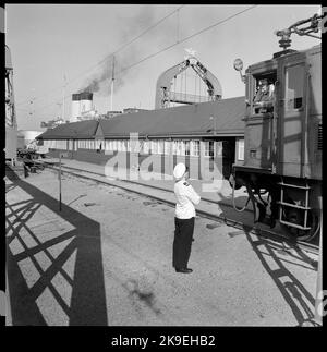 Al terminal dei traghetti di Malmö. Le ferrovie statali, SJA Lok. Foto Stock