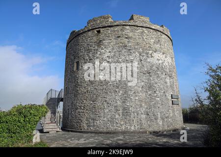 La storica Mount Batten Artillery Tower, Plymouth Sound. Costruito per la difesa del porto di Sutton (Plymouth) attraverso il Catwater. Pietra calcarea Foto Stock