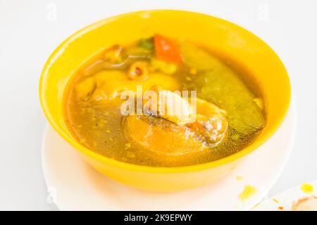 Balbacua, una deliziosa zuppa di maiale locale fatta di ossa e pelle di maiale a Cebu, Filippine Foto Stock