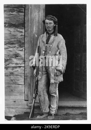 Charles W. Wilson, ritratto a figura intera, in piedi, rivolto verso la parte anteriore, indossando le bucce, con fucile - c1860 Foto Stock