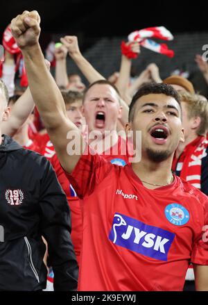 Tifosi di Silkeborg durante la partita di calcio del Gruppo B della UEFA Europa Conference League tra West Ham United e Silkeborg IF allo stadio di Londra, Foto Stock