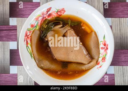 Il Balbacua è un piatto locale per zuppe a base di carne e pelle a Cebu, Filippine Foto Stock