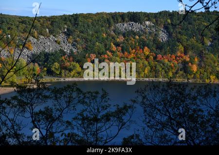 Un pomeriggio d'autunno al Devil's Lake state Park vicino a Baraboo, WISCONSIN Foto Stock