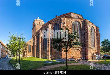 WOLGAST, GERMANIA - 13 AGOSTO 2015: chiesa gotica di San Petri a Wolgast, Germania. La chiesa risale al 1350 e il suo stile è barocco e gotico Foto Stock