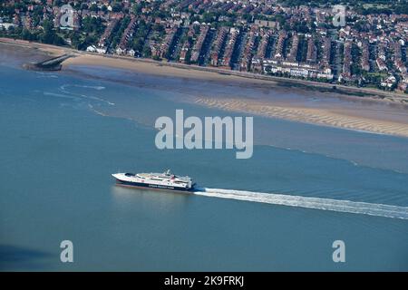 Una vista aerea di Isle of Man Steam Packet Co traghetto, Merseyside, Liverpool, Inghilterra nord-occidentale, Regno Unito Foto Stock