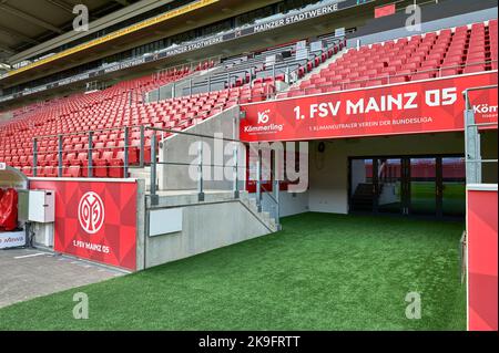 Esci sul terreno dell'arena MEWA - il parco giochi ufficiale del FC Maiz 05 Foto Stock