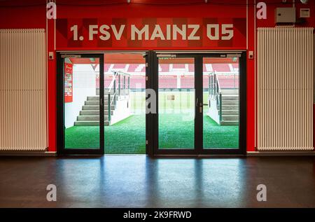 Esci sul terreno dell'arena MEWA - il parco giochi ufficiale del FC Maiz 05 Foto Stock