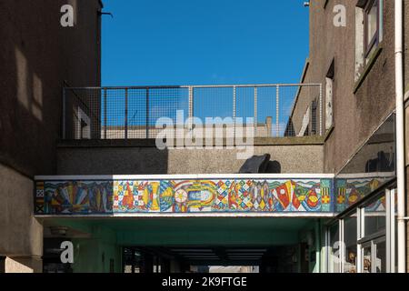 26 ottobre 2022. Fraserburgh, Aberdeenshire, Scozia. Si tratta di una sedia sopra il Mosaico a Saltoun Square a Fraserburgh. Foto Stock