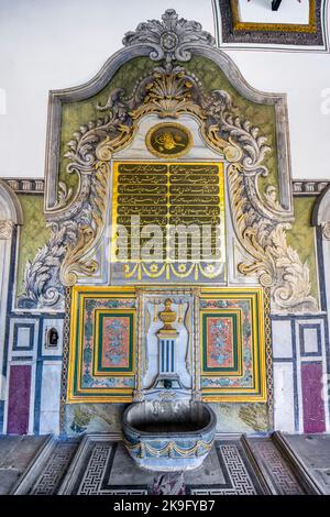 Fontana dorata del Palazzo Topkapi a Istanbul, Turchia Foto Stock