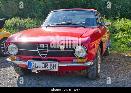 Alfa Romeo GT Sprint Junior, prodotto dal 1972 al 1975, vista frontale Foto Stock