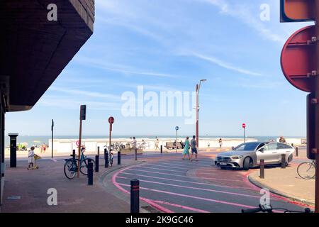 Vista POV delle persone che si appendono fuori Foto Stock