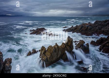 La splendida costa di De Kelders con vista su Walker Bay verso Hermanus, Overberg, Western Cape, Sud Africa. Foto Stock