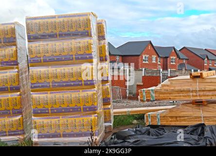 Isover 32 Saint-Gobain Cavity Wall Insulation, in un cantiere edile, Warrington, Cheshire, Inghilterra, UK Foto Stock