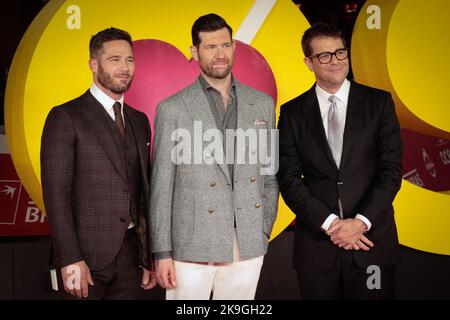 22 ottobre 2022, Roma, RM, Italia: Luke Macfarlane (L), Billy Eichner (C) e Nicholas Stoller (R) sono presenti nel tappeto rosso del film ''Bros'' al 17th° Festival di Roma all'Auditorium Parco della Musica. (Credit Image: © Gennaro Leonardi/Pacific Press via ZUMA Press Wire) Foto Stock